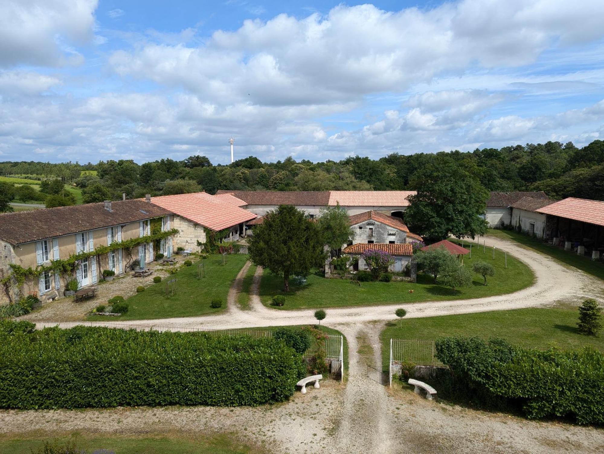 Chadurie Domaine Du Faure B&B 외부 사진